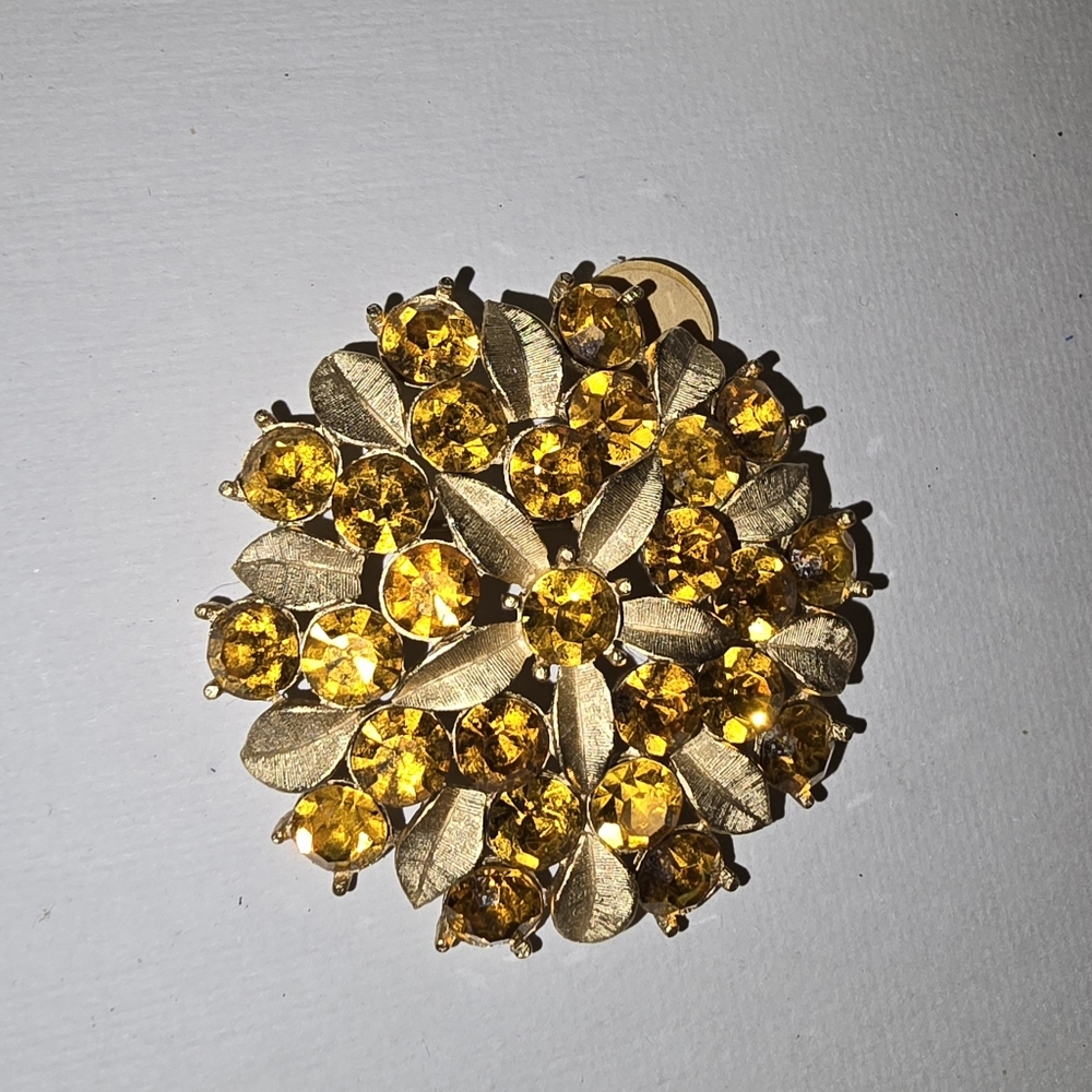 Vintage Sarah Coventry Gold Floral Brooch